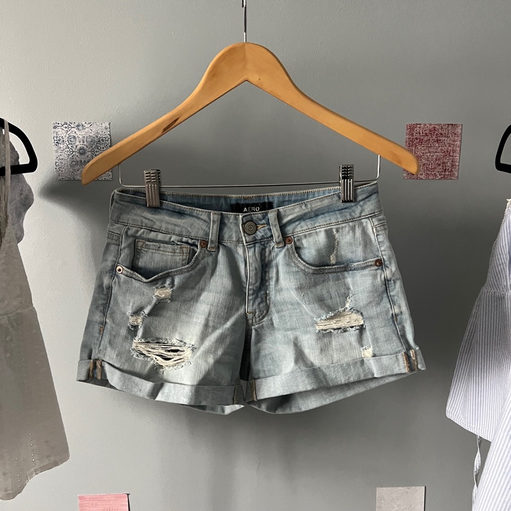 Light wash ripped aero jean shorts